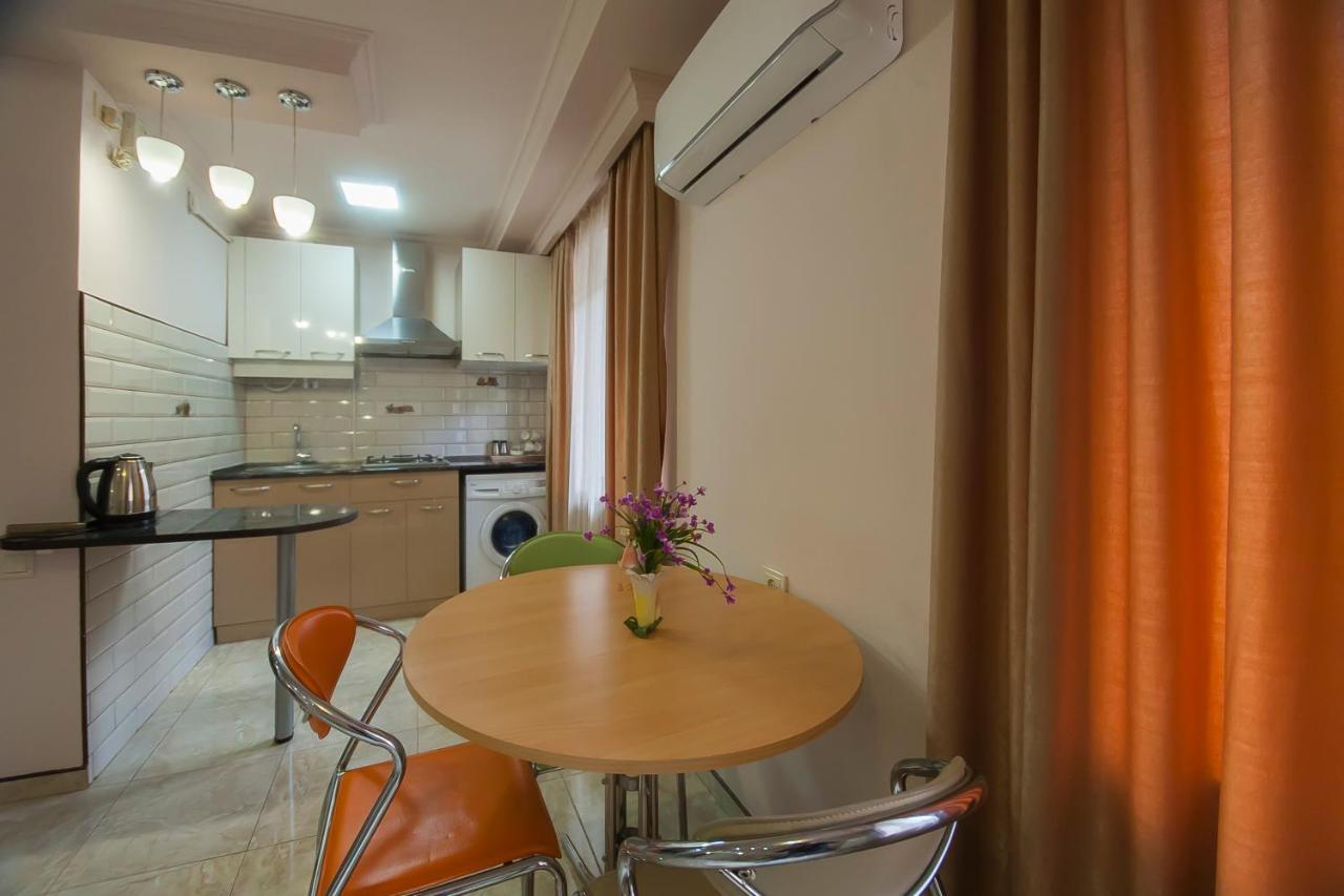 Studio On Papazyan 12 Yerevan Exterior photo
